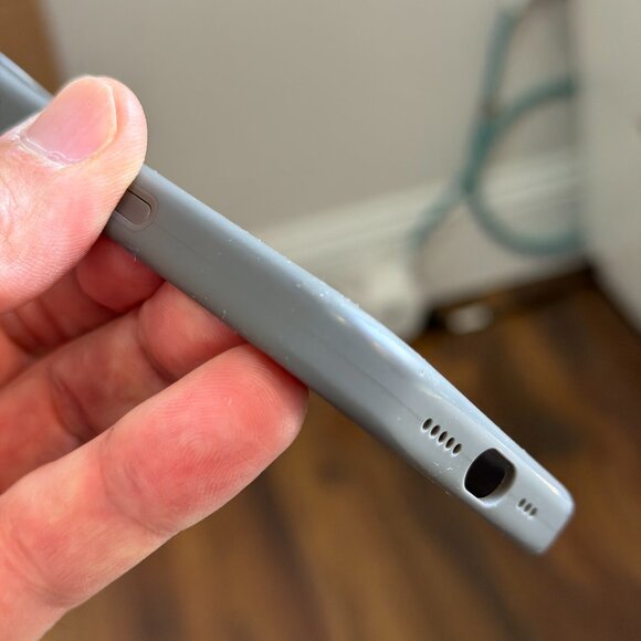 Apple iPhone 16 Pro Silicone Case – Grey – Authentic,  Like New - Picture 5 of 7